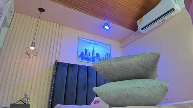 viiolett lee online show from 25, 3, 2026