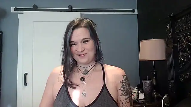 Snapshot of CherryWilde chatting on 13, 1, 2026 CherryWilde online show from 13, 1, 2026