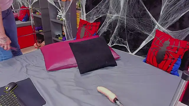 Snapshot of _Alison__ chatting on 28, 10, 2025 Alison online show from 28, 10, 2025