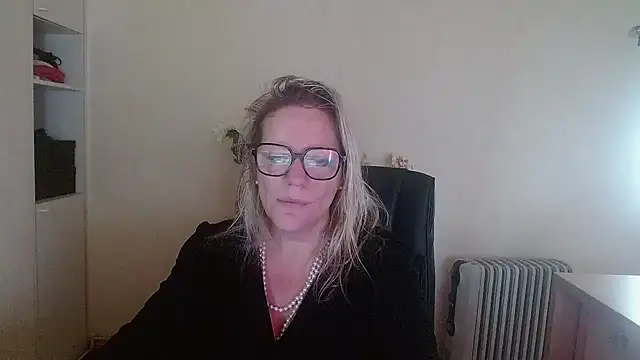 Snapshot of Silkesquirt chatting on 15, 10, 2025 Silkesquirt online show from 15, 10, 2025
