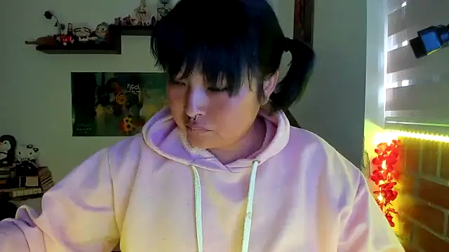 Shaddycute  online show from 9, 3, 2026