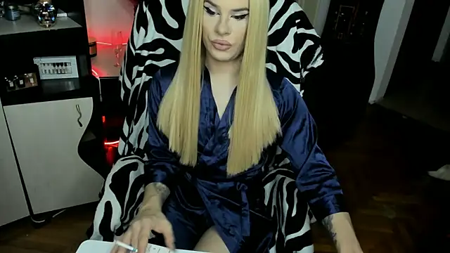 EvelynLexy online show from 18, 11, 2025