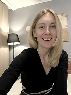 Snapshot of AvelinaLeoni chatting on 6, 10, 2025 AvelinaLeoni online show from 6, 10, 2025