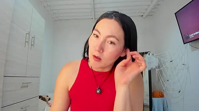 Snapshot of Elle_Lee_ chatting on 28, 10, 2025 Elle Lee online show from 28, 10, 2025