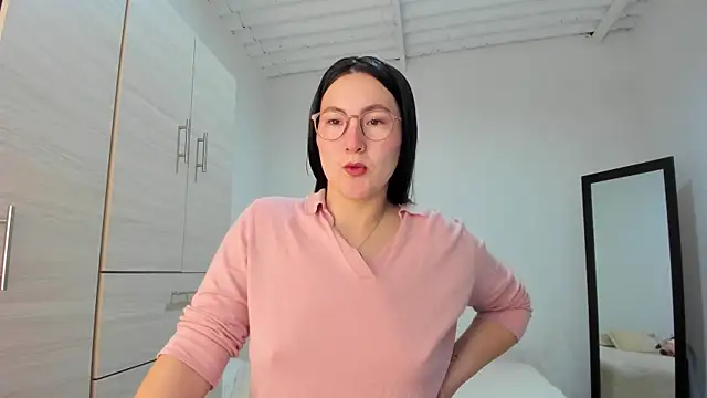 Snapshot of Elle_Lee_ chatting on 6, 11, 2025 Elle Lee online show from 6, 11, 2025