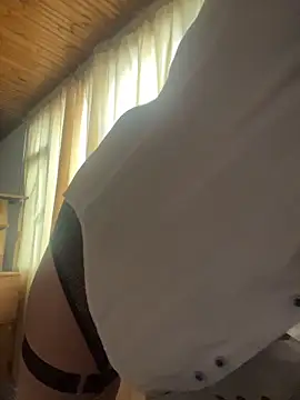 Snapshot of Elle_Lee_ chatting on 13, 11, 2025 Elle Lee online show from 13, 11, 2025