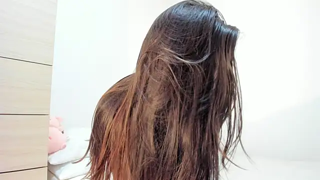 Snapshot of Elle_Lee_ chatting on 18, 11, 2025 Elle Lee online show from 18, 11, 2025