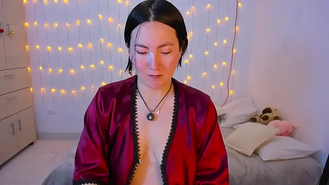 Snapshot of Elle_Lee_ chatting on 16, 12, 2025 Elle Lee online show from 16, 12, 2025