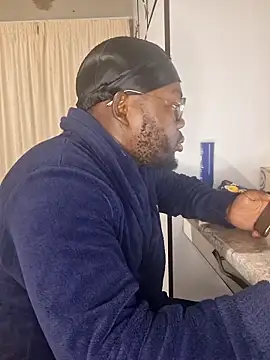 Snapshot of LaughRiotX chatting on 23, 4, 2026 LaughRiotX online show from 23, 4, 2026