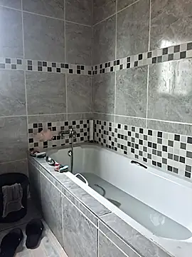 Snapshot of LaughRiotX chatting on 25, 4, 2026 LaughRiotX online show from 25, 4, 2026