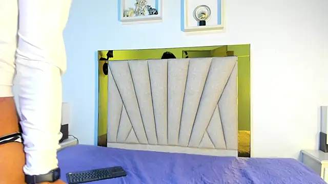 Snapshot of vahiolet_fuentes chatting on 28, 3, 2026 vahiolet fuentes online show from 28, 3, 2026