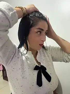 Snapshot of karenlennox1 chatting on 4, 3, 2026 karenlennox1 online show from 4, 3, 2026