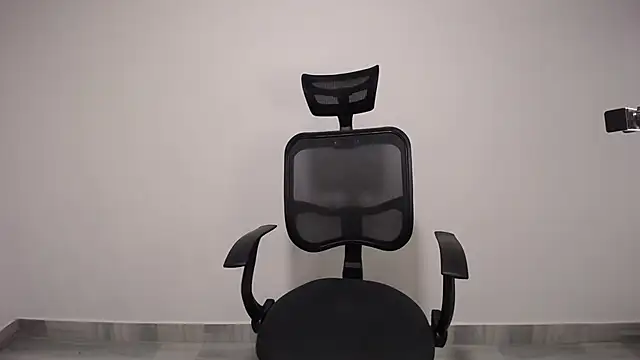 Snapshot of present_the_magic chatting on 6, 12, 2024 present the magic online show from 6, 12, 2024