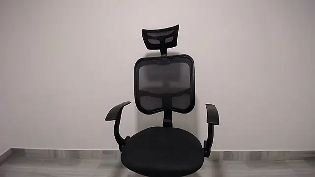 Snapshot of present_the_magic chatting on 8, 12, 2024 present the magic online show from 8, 12, 2024