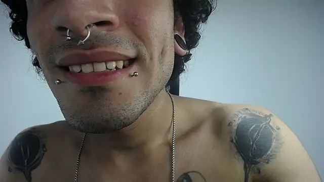 Snapshot of present_the_magic chatting on 13, 1, 2025 present the magic online show from 13, 1, 2025