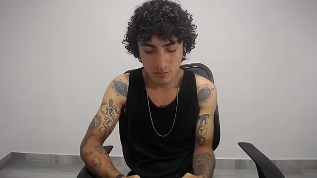 Snapshot of present_the_magic chatting on 15, 1, 2025 present the magic online show from 15, 1, 2025