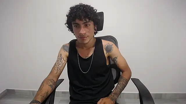 Snapshot of present_the_magic chatting on 15, 1, 2025 present the magic online show from 15, 1, 2025