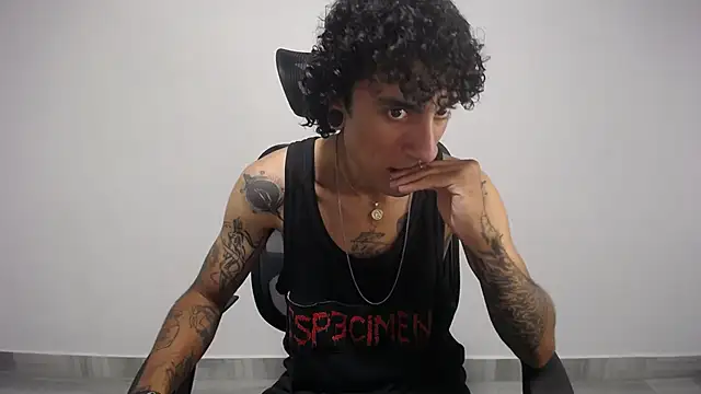 Snapshot of present_the_magic chatting on 25, 1, 2025 present the magic online show from 25, 1, 2025