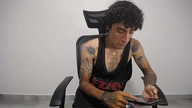 Snapshot of present_the_magic chatting on 27, 1, 2025 present the magic online show from 27, 1, 2025