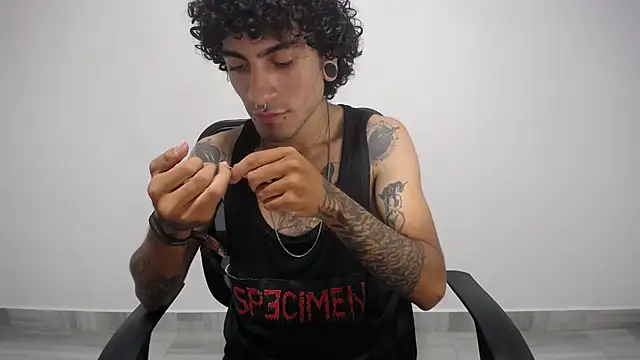 Snapshot of present_the_magic chatting on 30, 1, 2025 present the magic online show from 30, 1, 2025