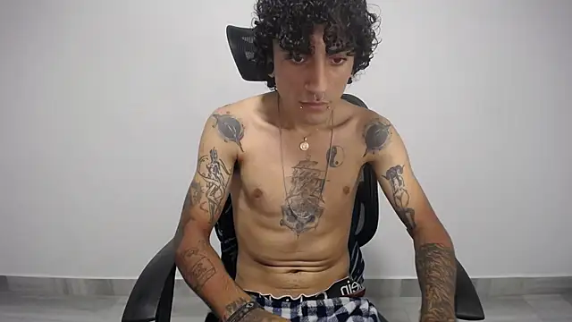 Snapshot of present_the_magic chatting on 31, 1, 2025 present the magic online show from 31, 1, 2025