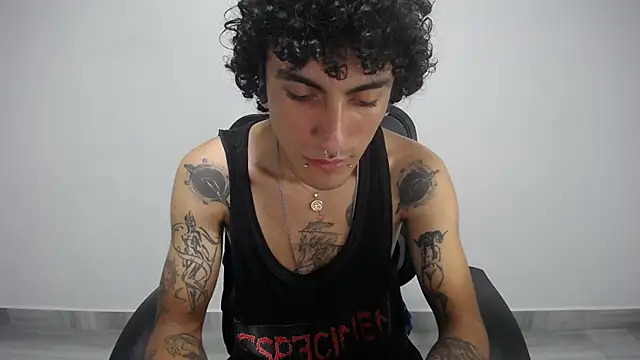 Snapshot of present_the_magic chatting on 31, 1, 2025 present the magic online show from 31, 1, 2025