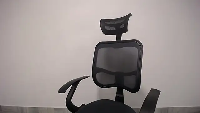 Snapshot of present_the_magic chatting on 2, 2, 2025 present the magic online show from 2, 2, 2025