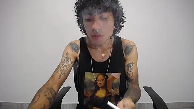 Snapshot of present_the_magic chatting on 6, 2, 2025 present the magic online show from 6, 2, 2025