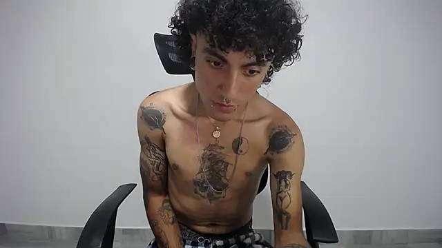 Snapshot of present_the_magic chatting on 9, 2, 2025 present the magic online show from 9, 2, 2025