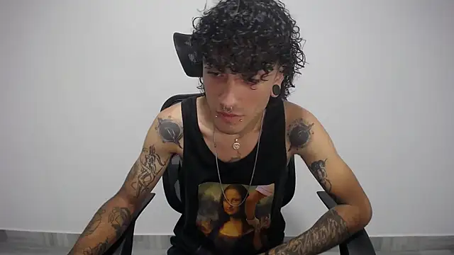 Snapshot of present_the_magic chatting on 9, 2, 2025 present the magic online show from 9, 2, 2025