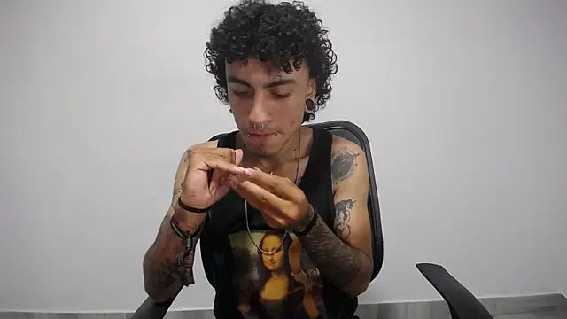 Snapshot of present_the_magic chatting on 10, 2, 2025 present the magic online show from 10, 2, 2025