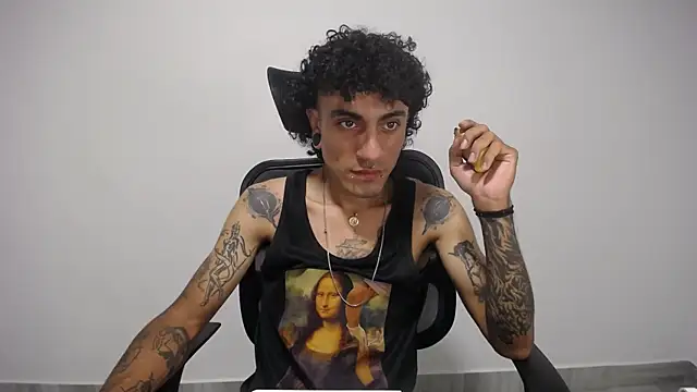 Snapshot of present_the_magic chatting on 10, 2, 2025 present the magic online show from 10, 2, 2025