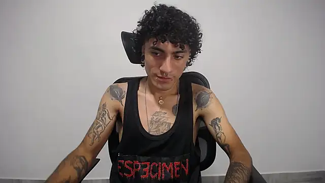 Snapshot of present_the_magic chatting on 11, 2, 2025 present the magic online show from 11, 2, 2025