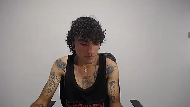 Snapshot of present_the_magic chatting on 11, 2, 2025 present the magic online show from 11, 2, 2025