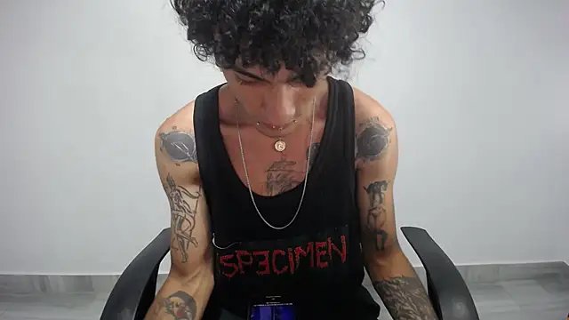 Snapshot of present_the_magic chatting on 12, 2, 2025 present the magic online show from 12, 2, 2025