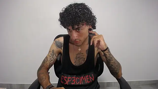 Snapshot of present_the_magic chatting on 12, 2, 2025 present the magic online show from 12, 2, 2025