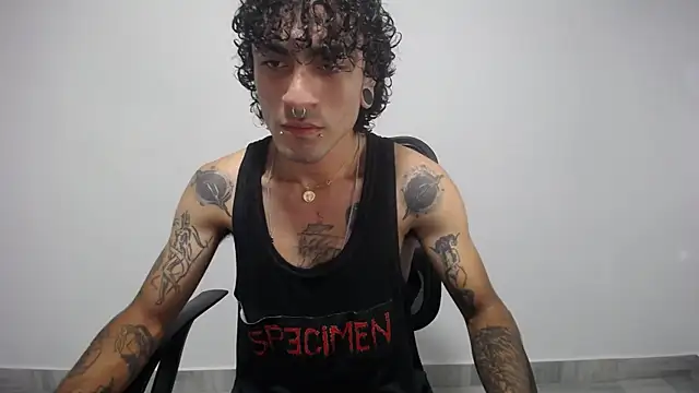 Snapshot of present_the_magic chatting on 14, 2, 2025 present the magic online show from 14, 2, 2025