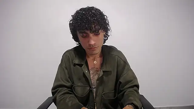 Snapshot of present_the_magic chatting on 19, 2, 2025 present the magic online show from 19, 2, 2025