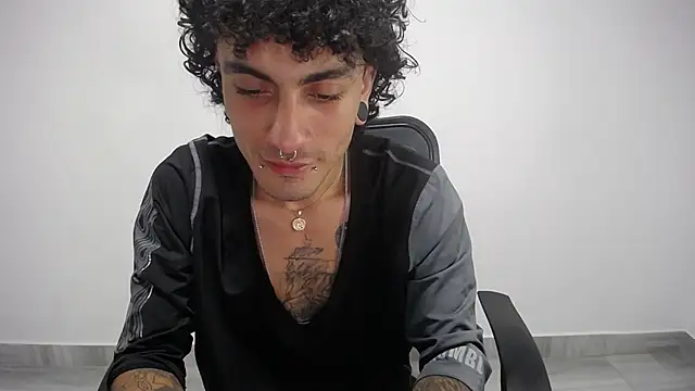 Snapshot of present_the_magic chatting on 19, 2, 2025 present the magic online show from 19, 2, 2025