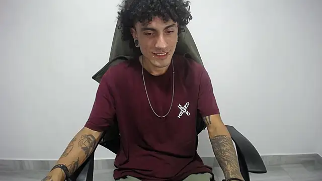 Snapshot of present_the_magic chatting on 20, 2, 2025 present the magic online show from 20, 2, 2025