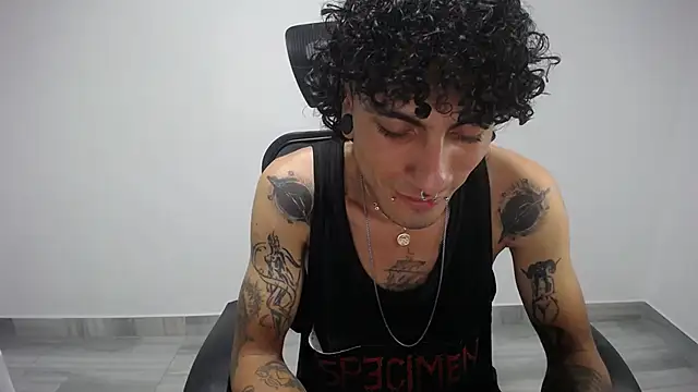 Snapshot of present_the_magic chatting on 21, 2, 2025 present the magic online show from 21, 2, 2025