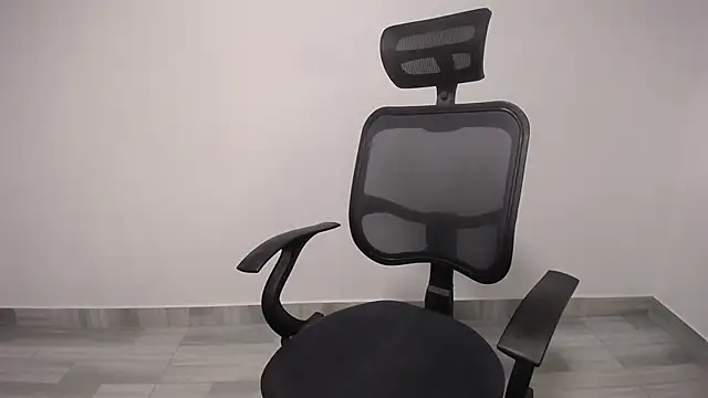 Snapshot of present_the_magic chatting on 23, 2, 2025 present the magic online show from 23, 2, 2025