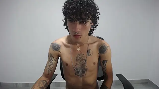 Snapshot of present_the_magic chatting on 24, 2, 2025 present the magic online show from 24, 2, 2025