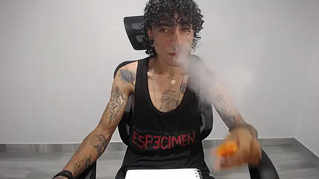 Snapshot of present_the_magic chatting on 27, 2, 2025 present the magic online show from 27, 2, 2025