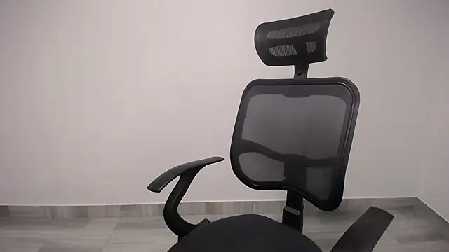 Snapshot of present_the_magic chatting on 5, 3, 2025 present the magic online show from 5, 3, 2025