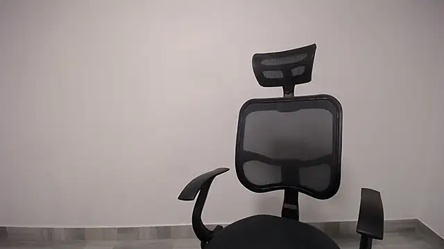 Snapshot of present_the_magic chatting on 8, 3, 2025 present the magic online show from 8, 3, 2025