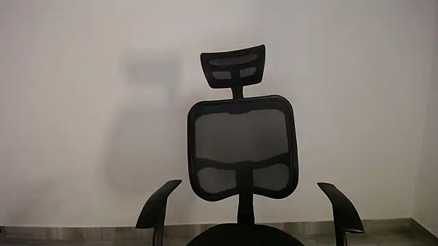 Snapshot of present_the_magic chatting on 10, 3, 2025 present the magic online show from 10, 3, 2025