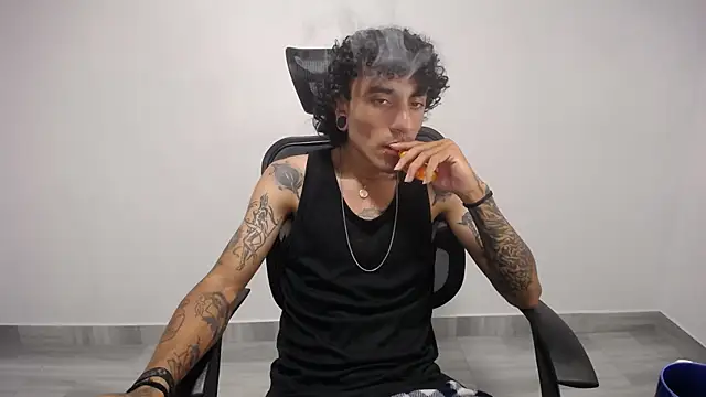 Snapshot of present_the_magic chatting on 13, 3, 2025 present the magic online show from 13, 3, 2025