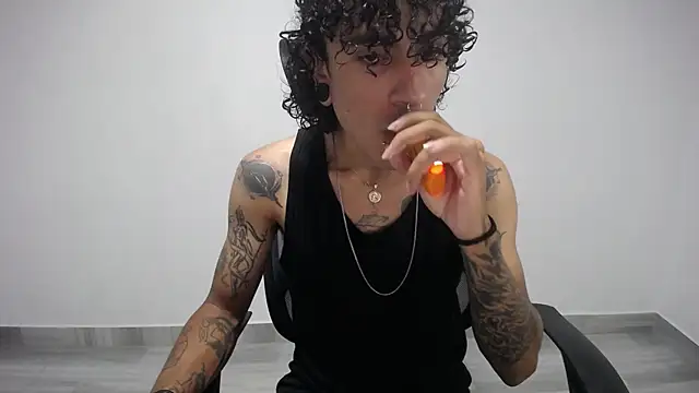 Snapshot of present_the_magic chatting on 19, 3, 2025 present the magic online show from 19, 3, 2025