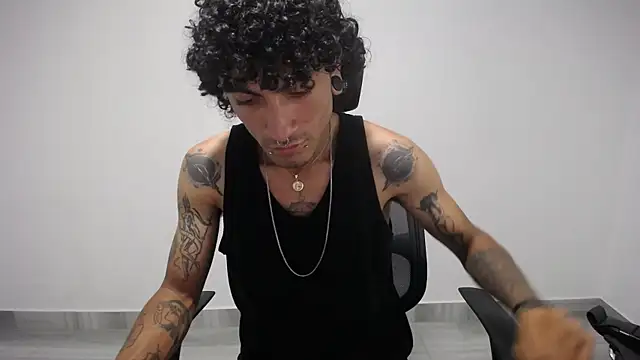 Snapshot of present_the_magic chatting on 21, 3, 2025 present the magic online show from 21, 3, 2025